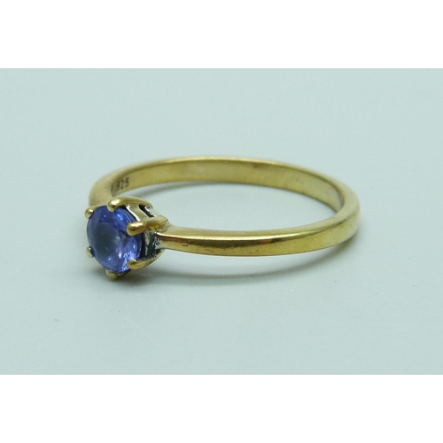 1026 - A TGGC silver tanzanite solitaire ring, P