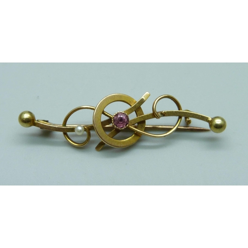 1028 - A c1900 15ct gold brooch, 2.9g, lacking one seed pearl