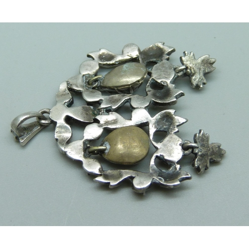 1042 - An old cut diamond set pendant, 30mm wide