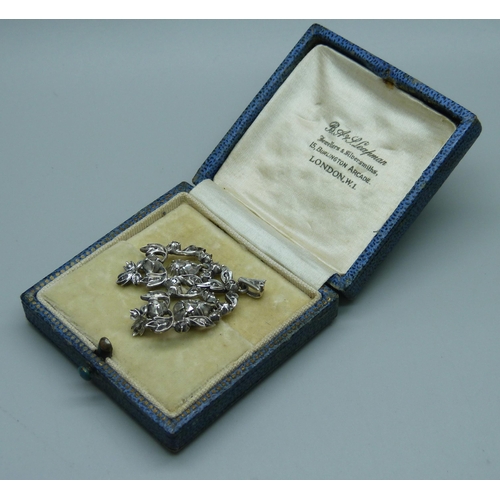 1042 - An old cut diamond set pendant, 30mm wide