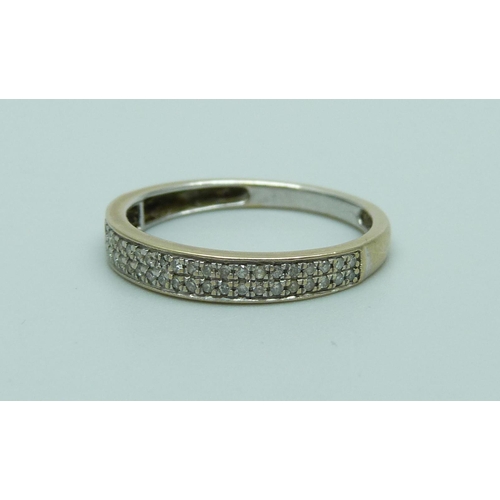 1058 - A yellow metal and diamond ring, 1.7g, L