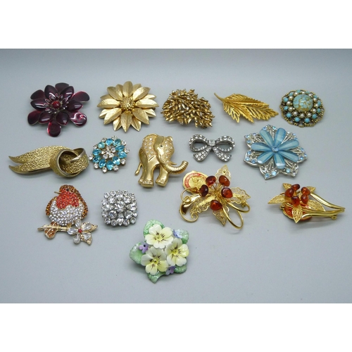 1062 - Fifteen brooches including two Danish brooches set with amber