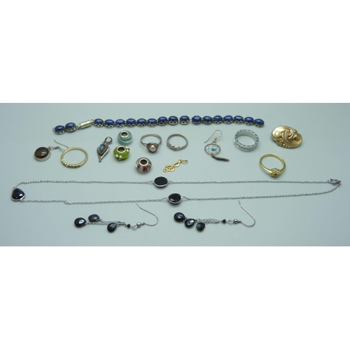 1077 - A small 9ct gold pendant and gem set jewellery, etc.