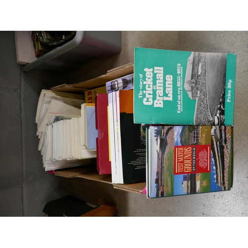 1087 - A collection of cricket books, Derbyshire Year books, Statistician magazines, etc. **PLEASE NOTE THI... 