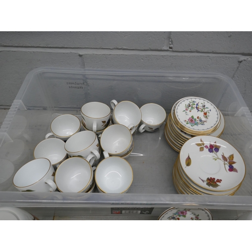 1103 - A box of mixed china including Royal Worcester Evesham and Aynsley Pembroke **PLEASE NOTE THIS LOT I... 