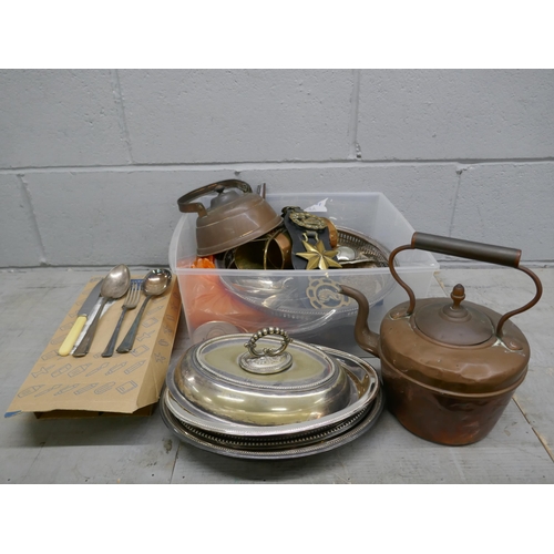 1112 - A box of mixed metalwares, copper kettle, large silver plated serving spoons, vegetable dishes and c... 