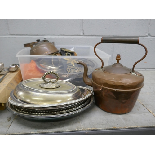 1112 - A box of mixed metalwares, copper kettle, large silver plated serving spoons, vegetable dishes and c... 