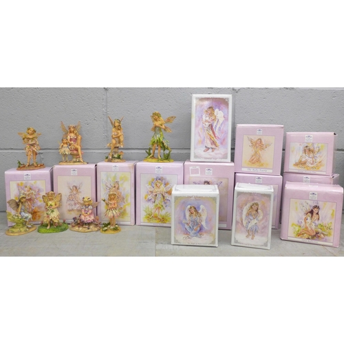 1120 - Seventeen Leonardo collection angel and fairy figures, thirteen boxed