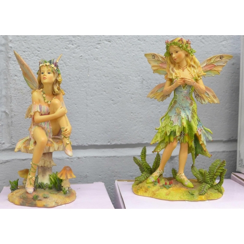 1120 - Seventeen Leonardo collection angel and fairy figures, thirteen boxed