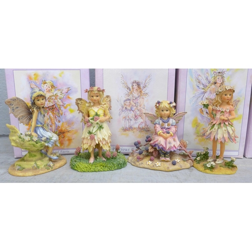 1120 - Seventeen Leonardo collection angel and fairy figures, thirteen boxed