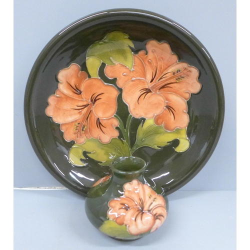 626 - A Moorcroft hibiscus dish, 21.5cm and squat vase, 8cm