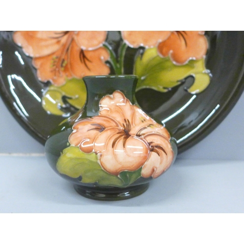 626 - A Moorcroft hibiscus dish, 21.5cm and squat vase, 8cm