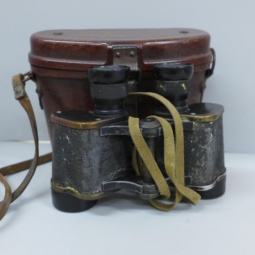 630 - A pair of German WWII Busch binoculars in a Dienstglas Bakelite case