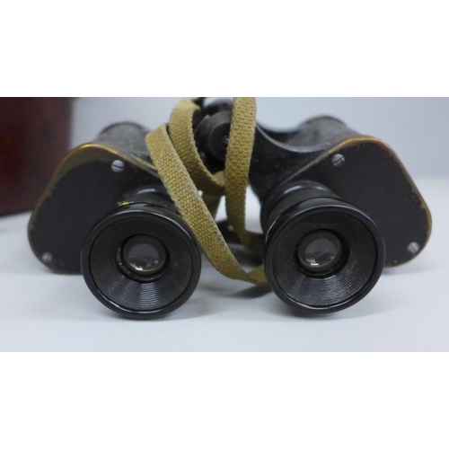 630 - A pair of German WWII Busch binoculars in a Dienstglas Bakelite case