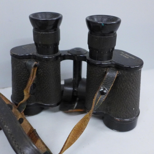 631 - A pair of German WWII Hensoldt Wetzlar Dinenstglas binoculars, 30x6