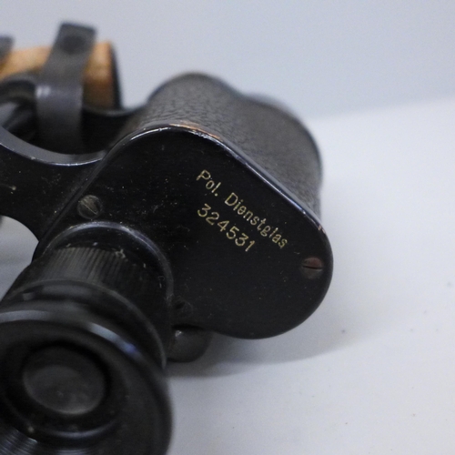 631 - A pair of German WWII Hensoldt Wetzlar Dinenstglas binoculars, 30x6