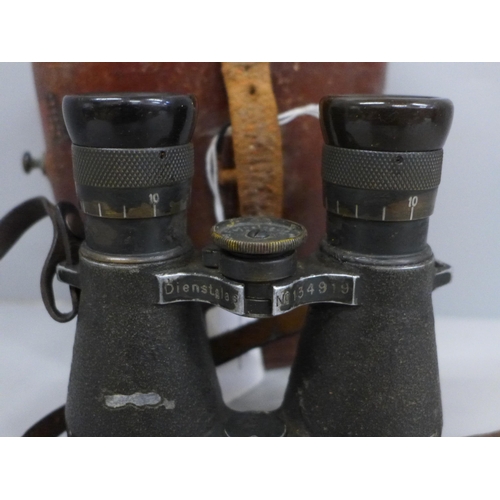 646 - A pair of German Emll Busch Fernglas 08 WWII military binoculars, Dienstglas No 134919, cased