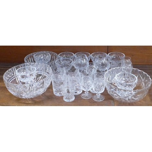 662 - A collection of crystal - two brandy balloons, six medium tumblers, two small tumblers, five sherry ... 