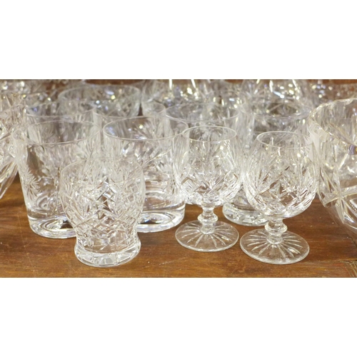 662 - A collection of crystal - two brandy balloons, six medium tumblers, two small tumblers, five sherry ... 