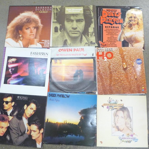 712 - A box of LP records, 1970s & 1980s including Elkie Brookes, Elaine Paige, Phil Collins, Neil Diamond... 