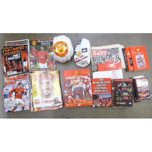 726 - Manchester United memorabilia, 1970s onwards, hardback books, programmes, fanzines, menus and two fo... 