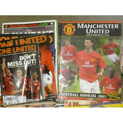 726 - Manchester United memorabilia, 1970s onwards, hardback books, programmes, fanzines, menus and two fo... 