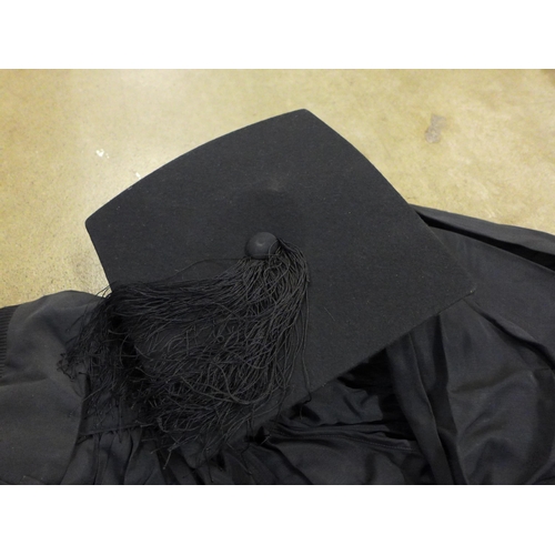 762 - A graduation gown