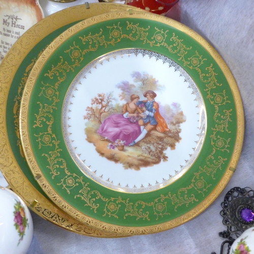 771 - A box of china including Royal Albert Old Country Roses, Limoges, etc. **PLEASE NOTE THIS LOT IS NOT... 