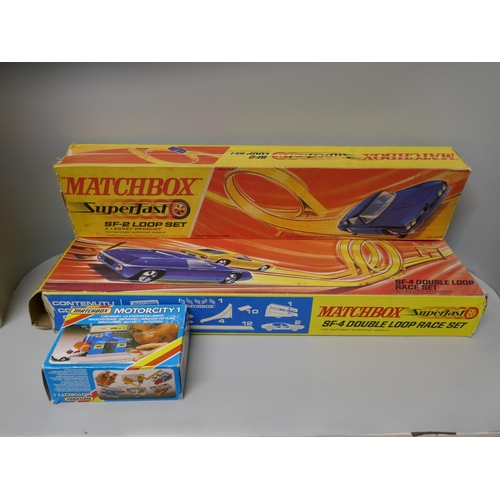 783 - Matchbox; SF-2 loop set, SF-4 double loop set and Motorcity Car Wash, boxed