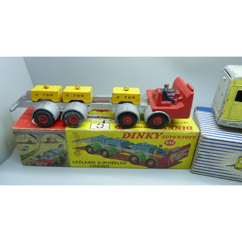 822 - Two Dinky Supertoys, 979 Racehorse Transport, one horse, and 936 Leyland 8-Wheeled Chassis, boxed