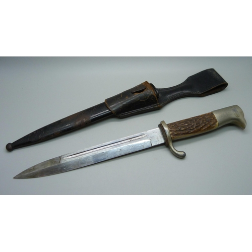 837 - A German bayonet with scabbard, horn handle, the blade marked Horster, Solingen **PLEASE NOTE THIS L... 