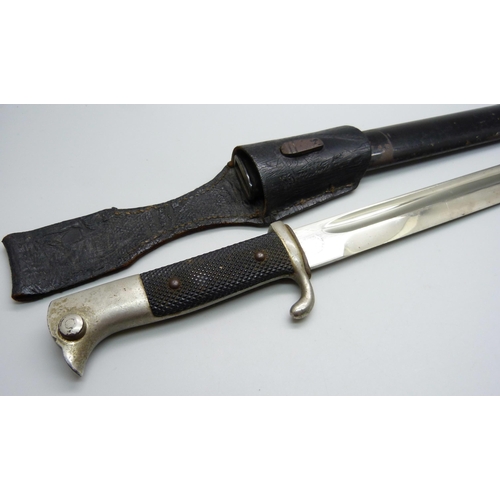 838 - A German bayonet with scabbard, the blade marked Horster, Solingen **PLEASE NOTE THIS LOT IS NOT ELI... 