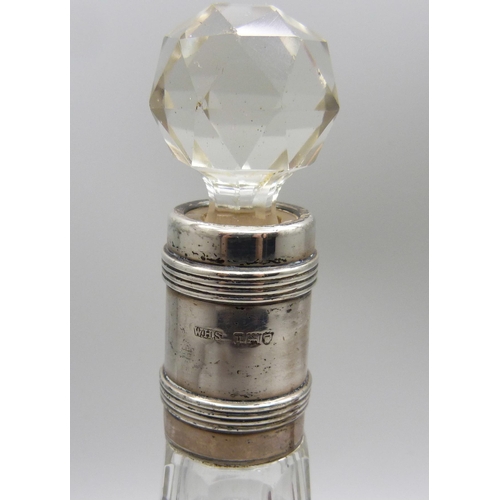 852 - A glass scent bottle with a silver collar and a pin with gold top, a/f, (marked gold)