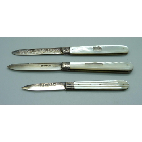 855 - Three silver and mother of pearl penknives