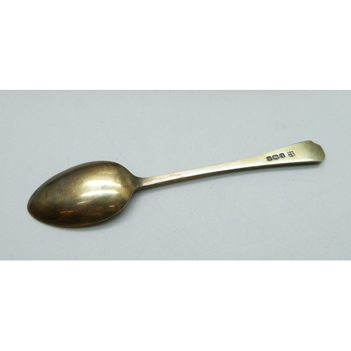 866 - A cased set of six silver coffee spoons with engine turned detail, 50g