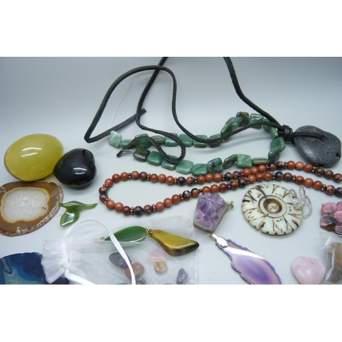 868 - A collection of unmounted gemstones, beads for threading, agate slices, etc.