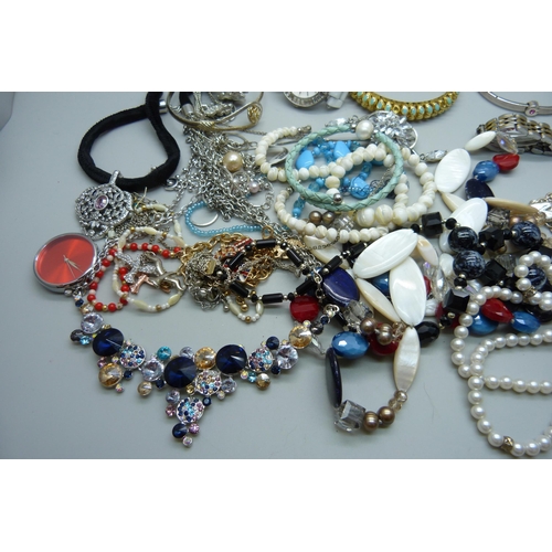 870 - A collection of costume jewellery and wristwatches including Radley, Pia and Accurist