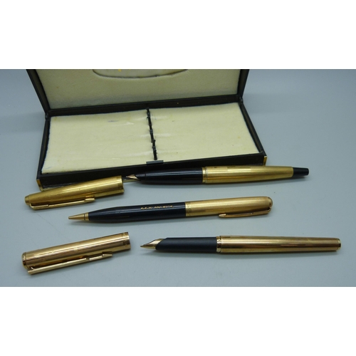 873 - Two Parker fountain pens and a Parker propelling pencil, cased