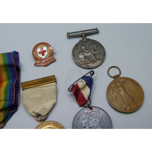 883 - Three WWI medals; a pair to 141772 Spr. W.T. Tucker, Royal Engineers, and a Victory Medal to L-42437... 