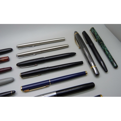 886 - A collection of fountain pens and ballpoint pens