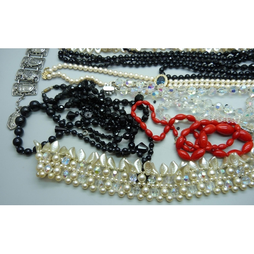 891 - A collection of costume jewellery