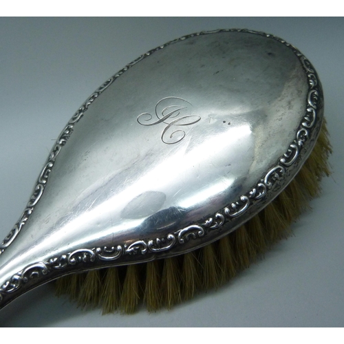 904 - A silver backed hair brush, a silver box and a silver handled cake knife