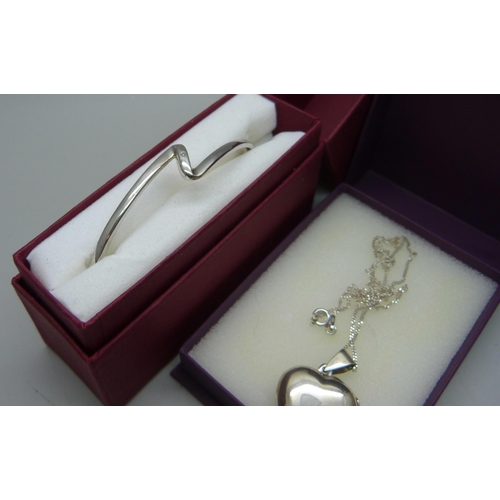 910 - A silver bangle set with a diamond and a silver heart shaped pendant and chain