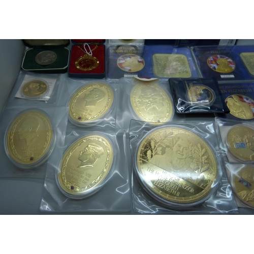 916 - A collection of commemorative and special issue coins, including four Kings oval gold plated coins s... 