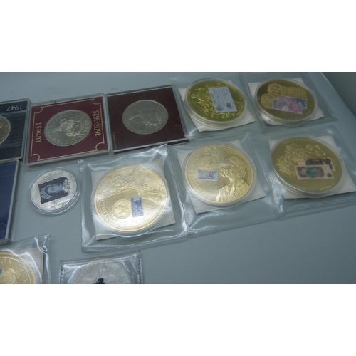 916 - A collection of commemorative and special issue coins, including four Kings oval gold plated coins s... 