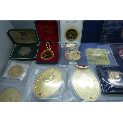 916 - A collection of commemorative and special issue coins, including four Kings oval gold plated coins s... 