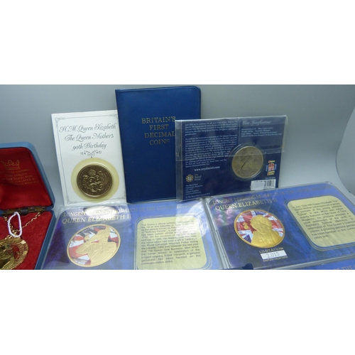 916 - A collection of commemorative and special issue coins, including four Kings oval gold plated coins s... 