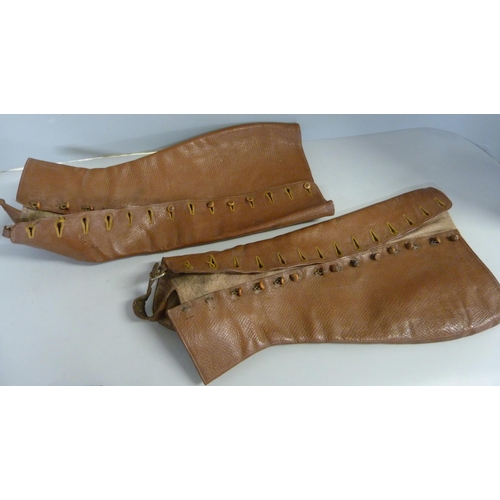 918 - A pair of early 20th Century leather gaiters and No.4 Mk2 bayonet for Lee Enfield