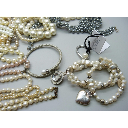 925 - A collection of pearls - four necklaces, two bracelets and a keyring, together with a collection of ... 