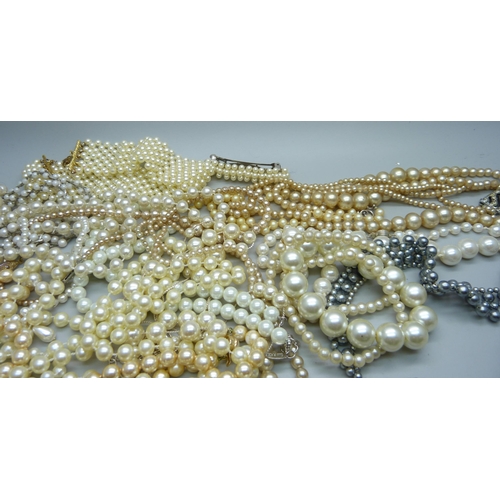 925 - A collection of pearls - four necklaces, two bracelets and a keyring, together with a collection of ... 